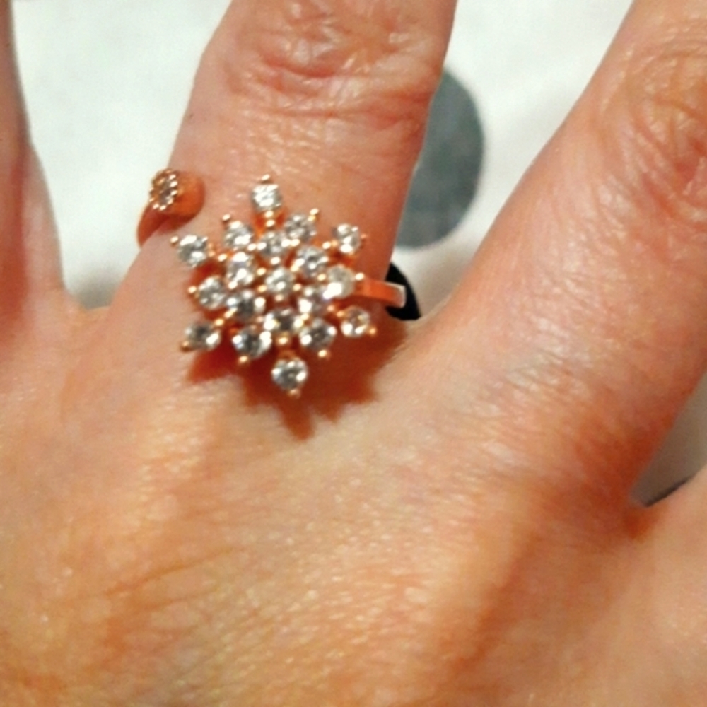 (6)🩷🔥Stunning Rose Gold Snowflake Ring🔥🩷